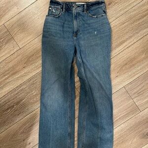 Abercrombie Curve love 90s high rise relaxed jean